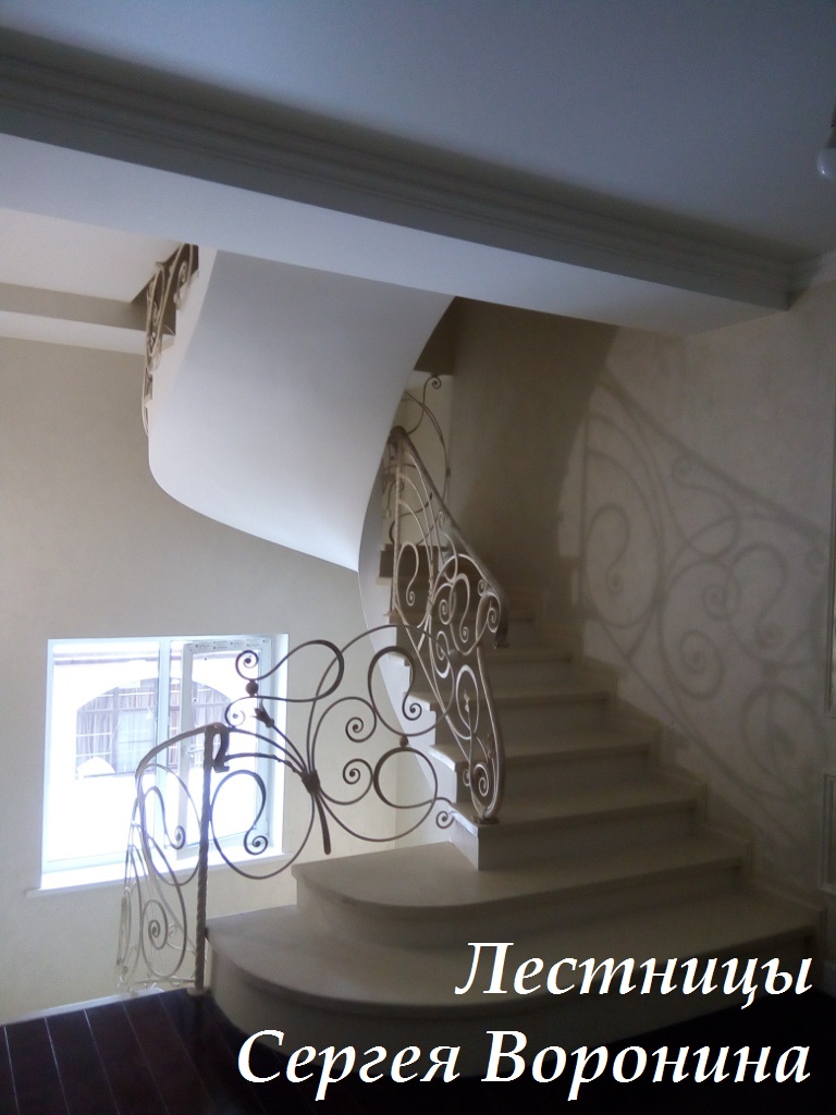 Монолитная бетонная лестница в частном доме Воронежа 2018 год автор Сергей Воронин