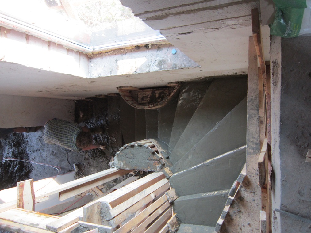 Заливка новой лестницы из бетона "Софи Лорен" в Воронеже